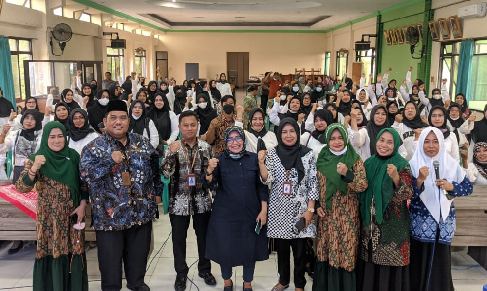 Anik Maslachah Ajak Emak Emak Pelaku UMKM Sidoarjo Masuk Dunia Market Place dan Tawarkan Modal Lewat Bank Milik Pemprov Jatim